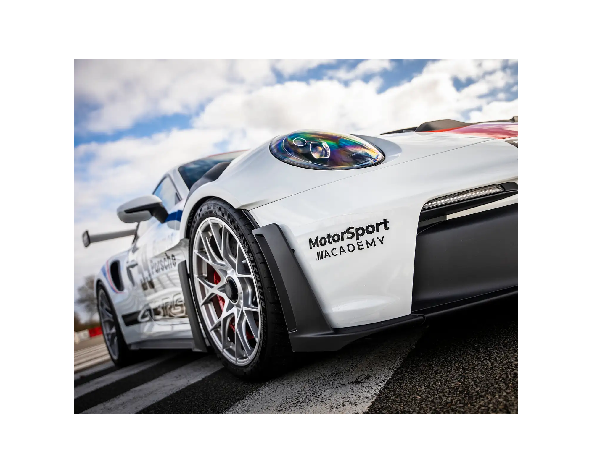 3/4 avant Porsche 992 GT3 RS