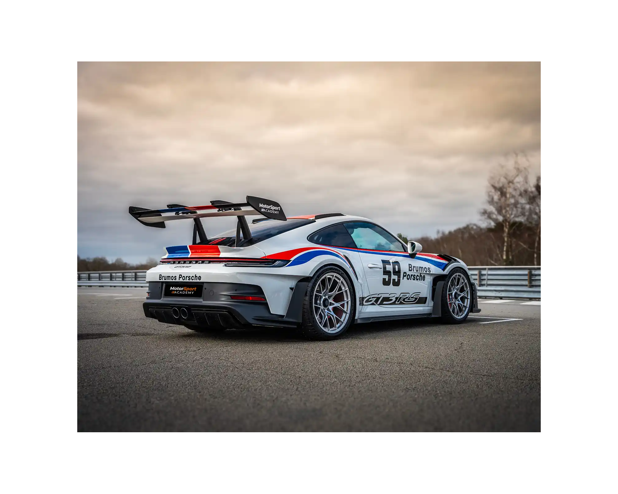 Vue 3/4 arrière Porsche 992 GT3 RS