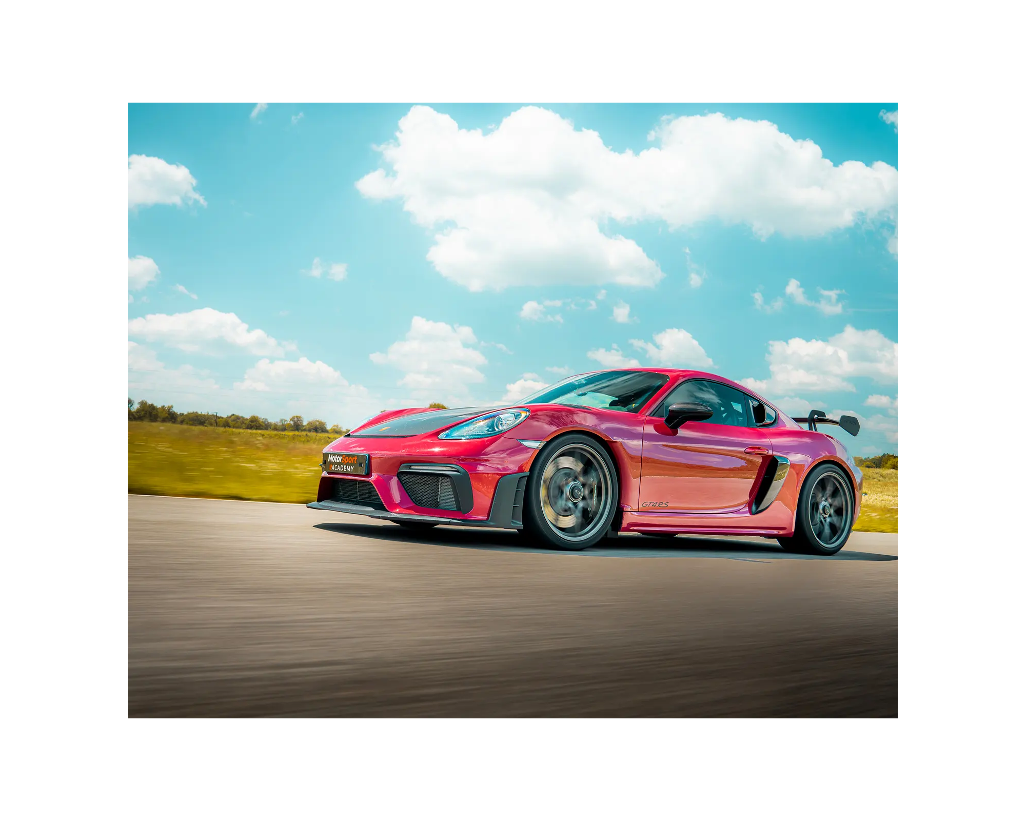 Vue profil de la Porsche 718 Cayman GT4 RS