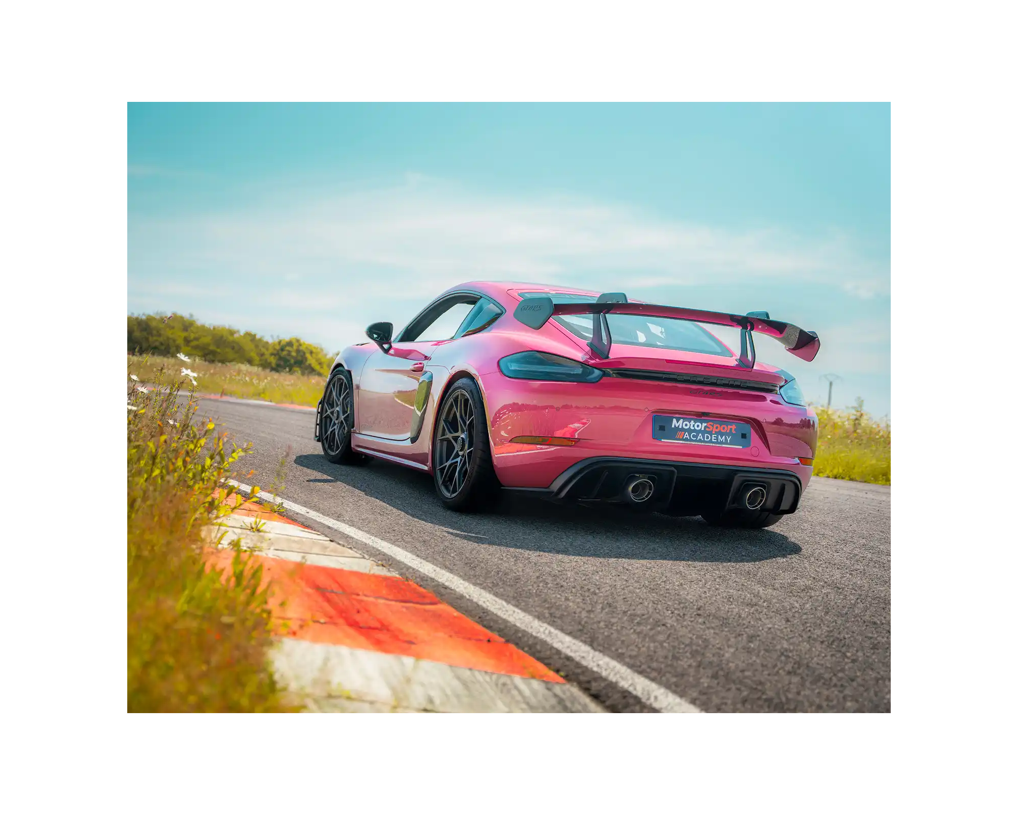 Vue arrière de la Porsche 718 Cayman GT4 RS