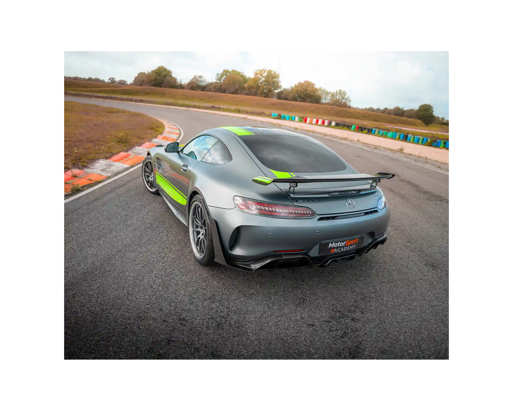 Vue arrière de la Mercedes AMG GT R PRO