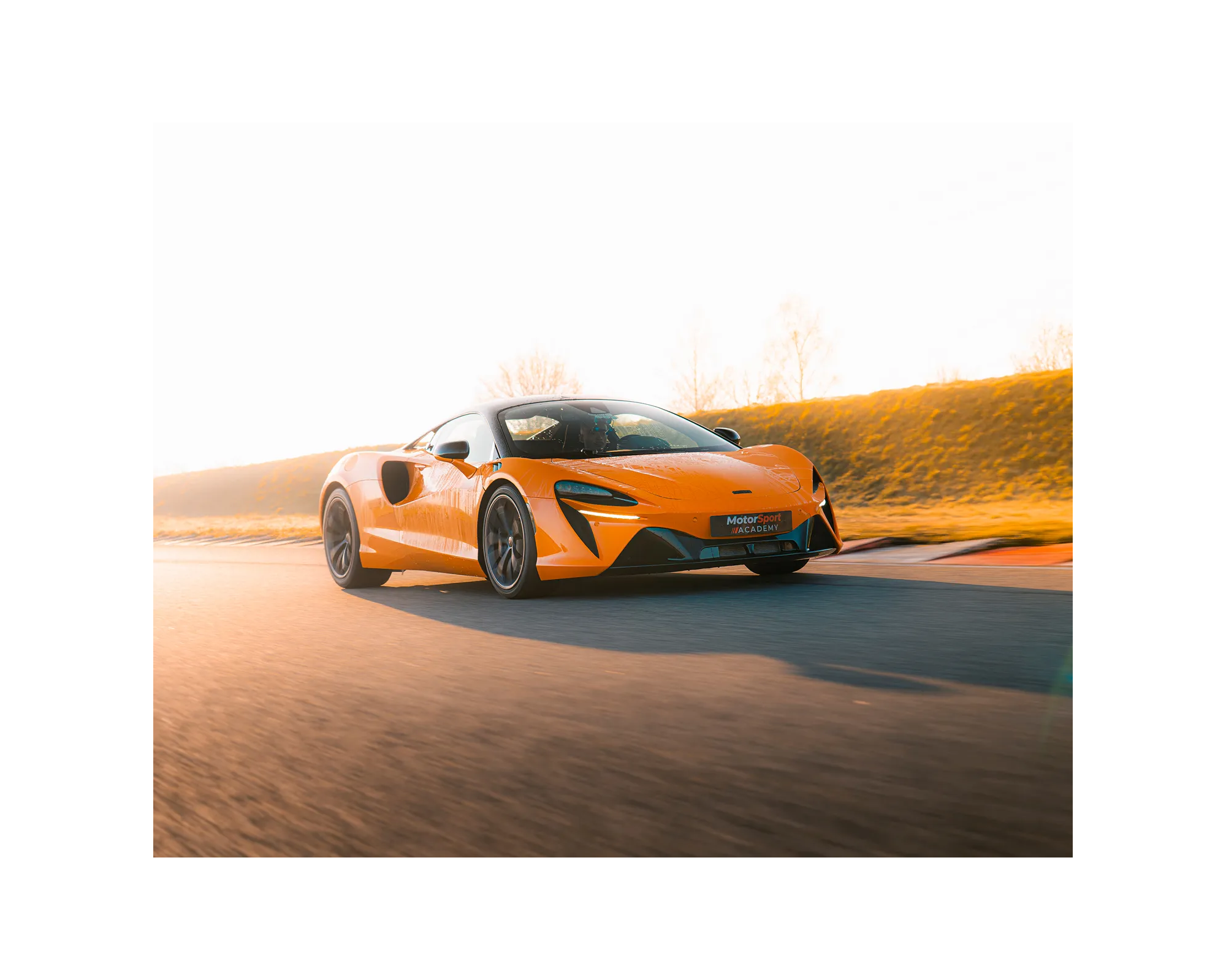 McLaren Artura sur circuit automobile