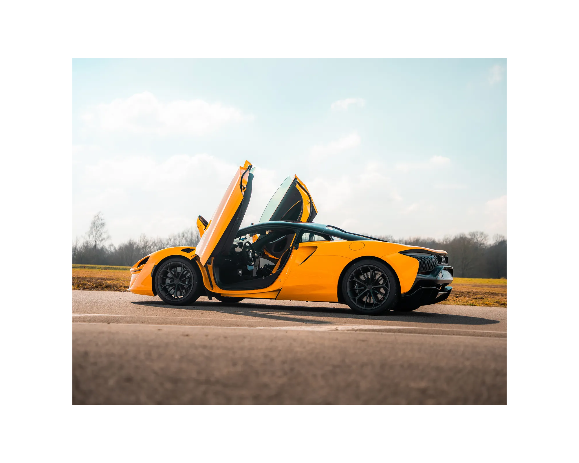 McLaren Artura vue de profil