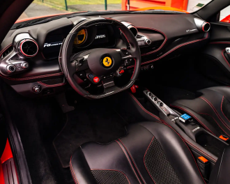 Vue intérieur Ferrari F8 Tributo