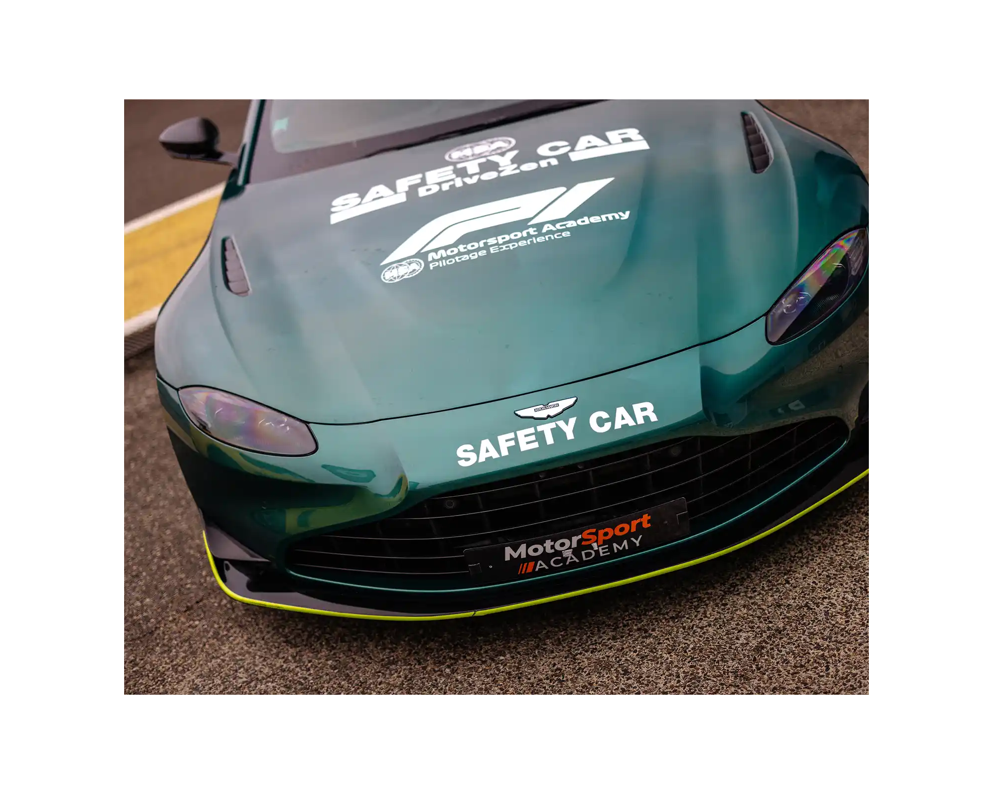 vue avant Aston Martin Vantage F1 Édition