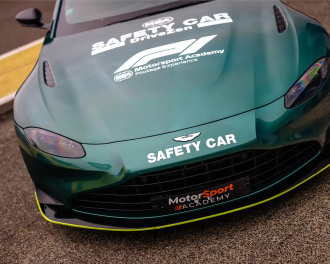 vue avant Aston Martin Vantage F1 Édition