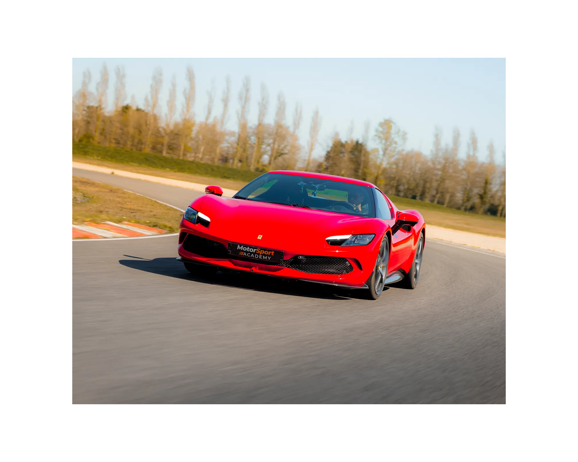 Ferrari 296 GTB sur circuit