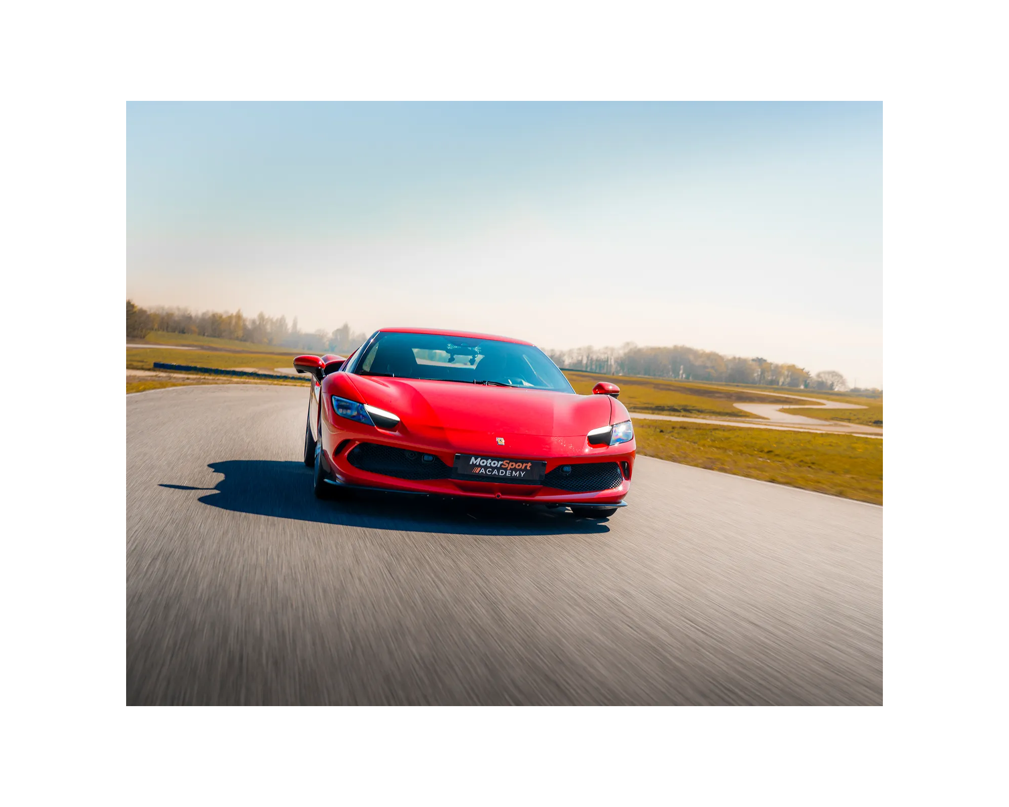 Ferrari 296 GTB sur circuit