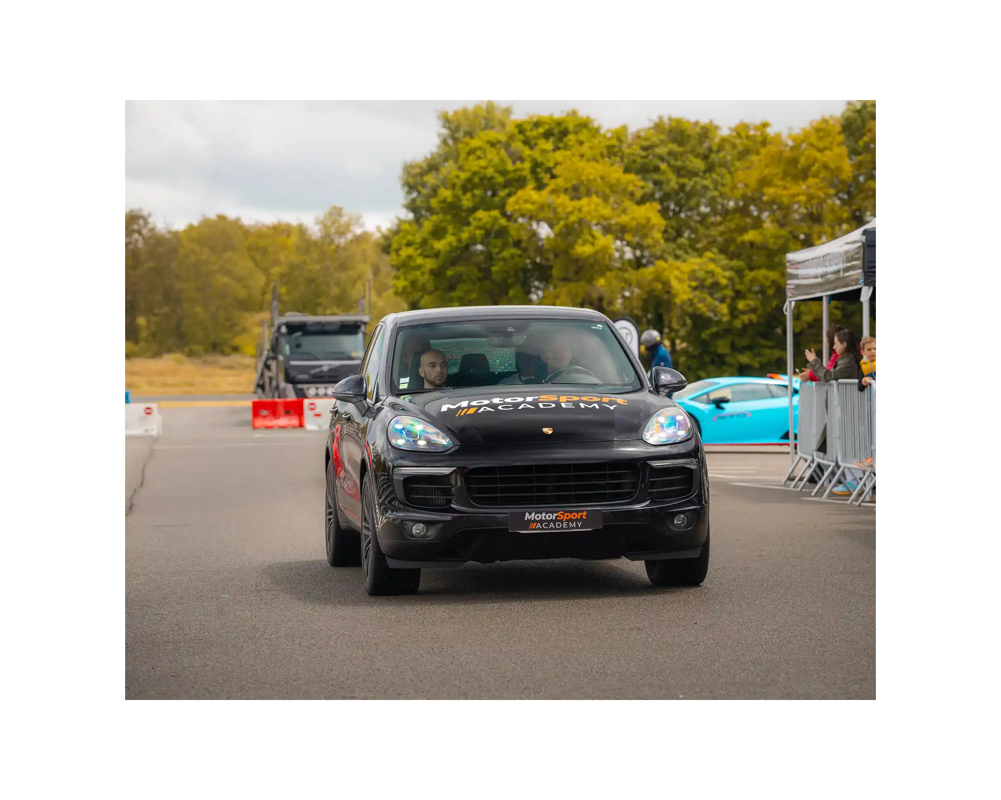 Porsche Cayenne VIP sur le circuit de Fay-de-Bretagne