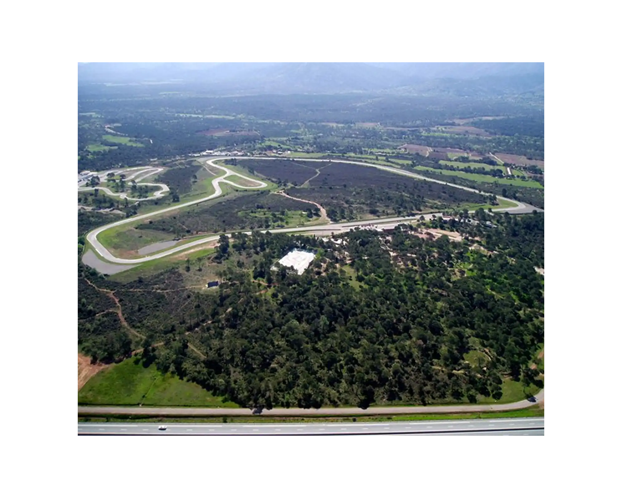 Vue aérienne circuit du Var (83)