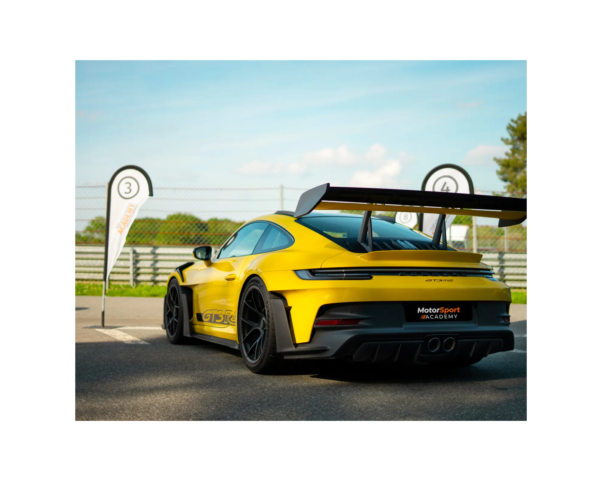 Porsche 992 GT3 RS à Lohéac (35)
