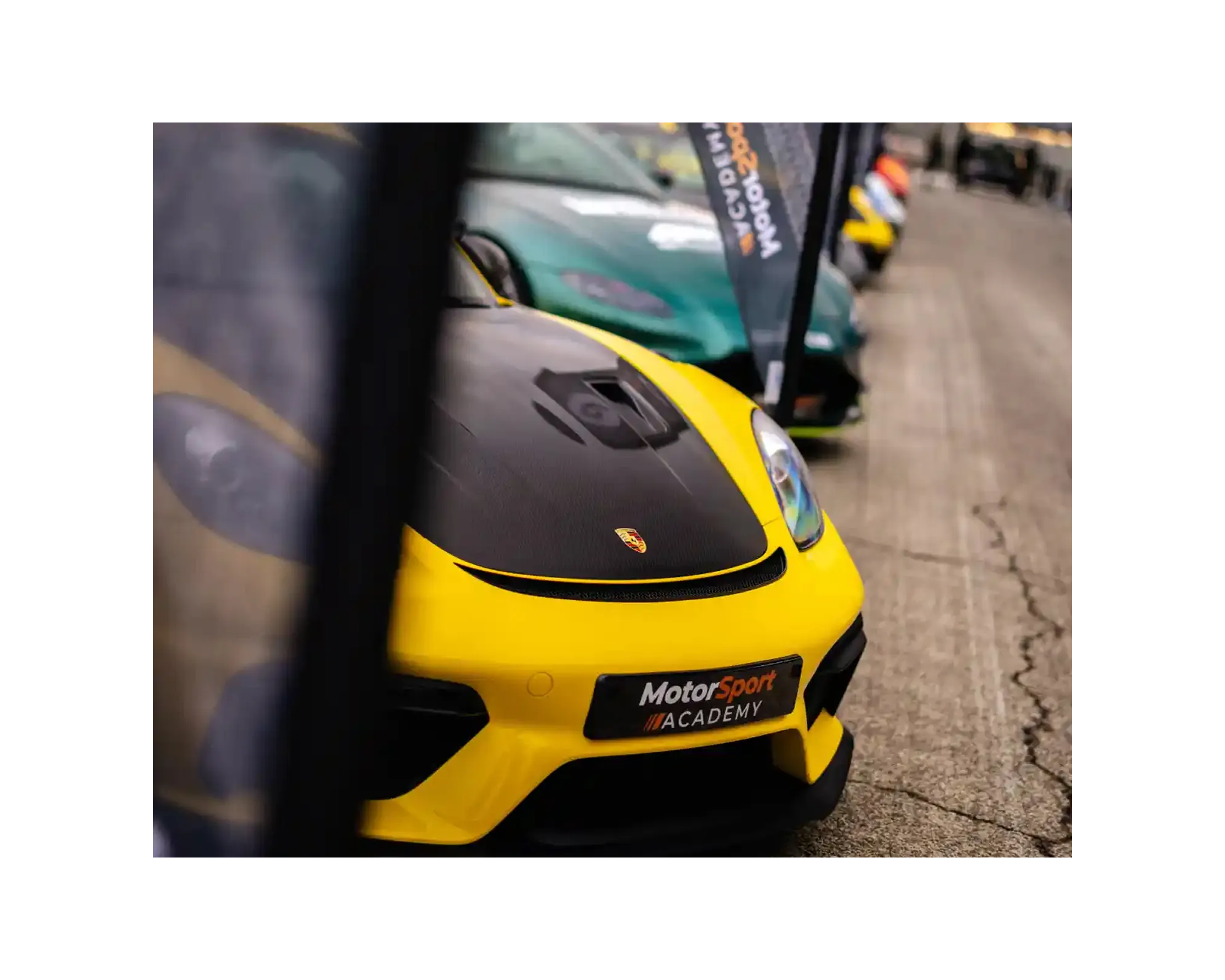 Porsche 718 Cayman GT4 RS circuit val de vienne