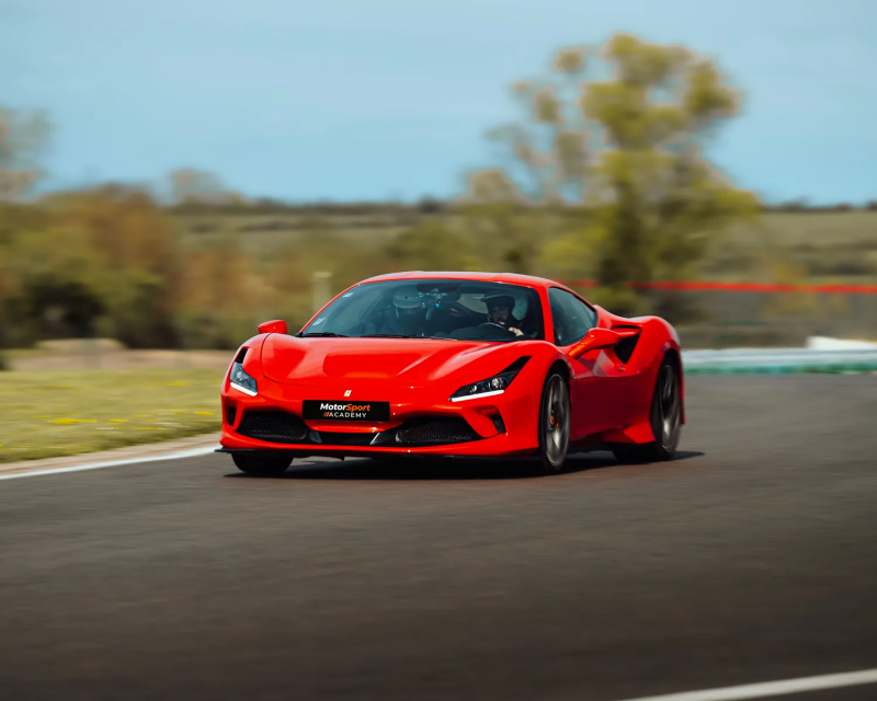 Ferrari F8 Tributo sur circuit