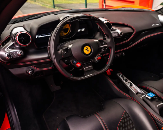 Volant de la Ferrari F8 Tributo
