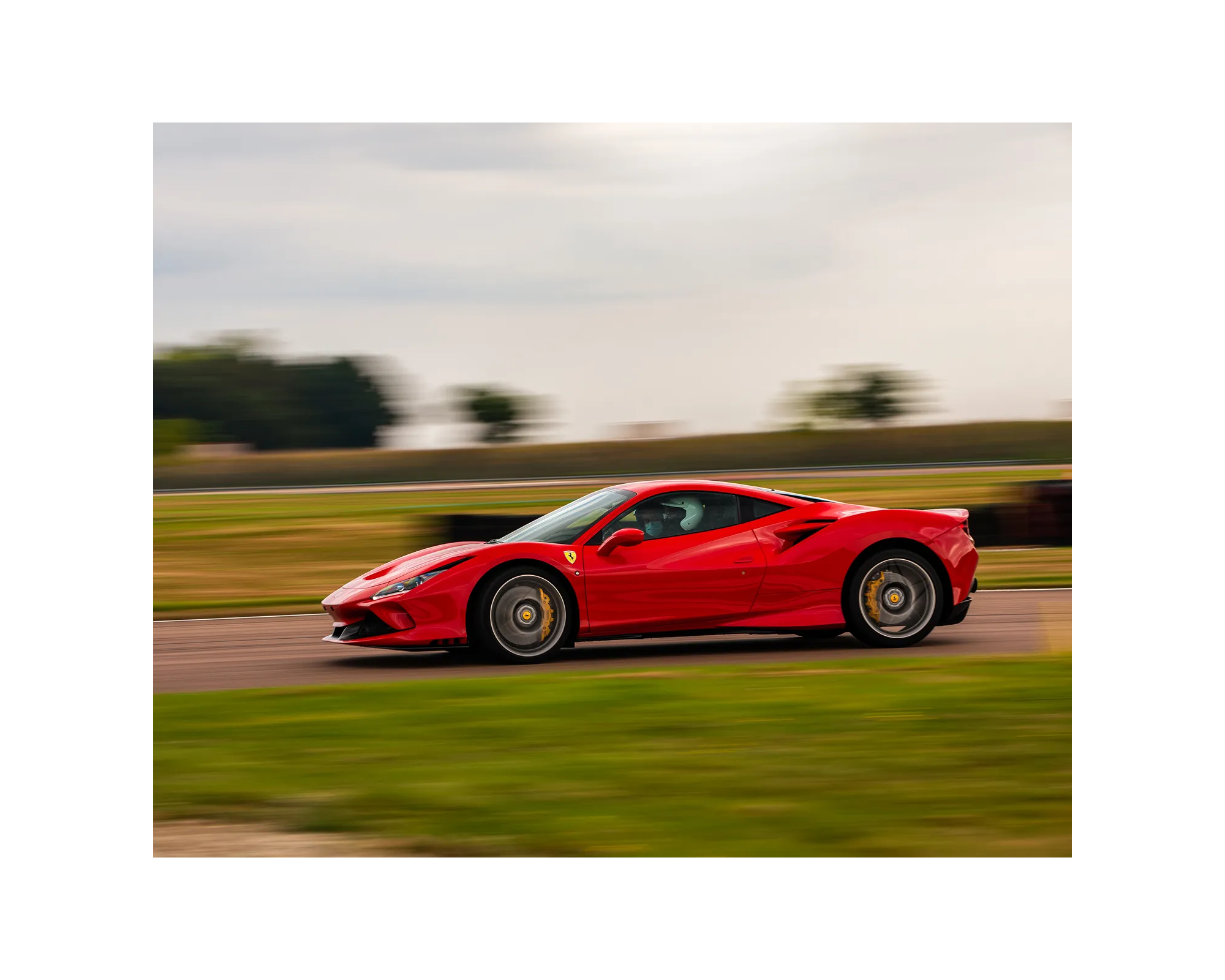 Ferrari F8 Tributo sur circuit