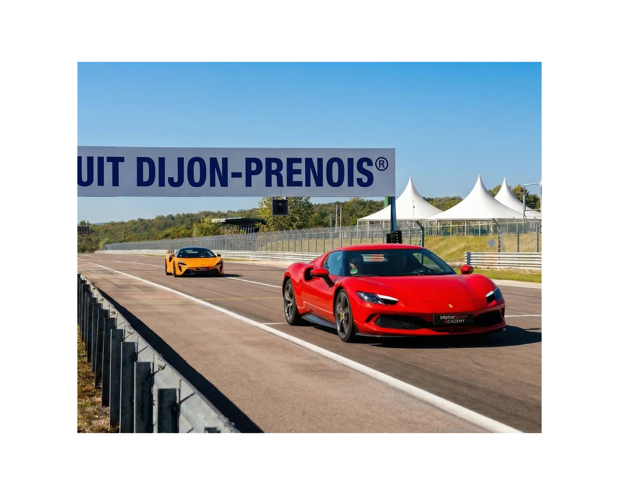 Ferrari 296 GTB et McLaren Artura sur le circuit Dijon-Prenois (21)