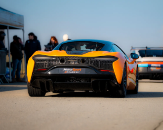 McLaren Artura sur circuit
