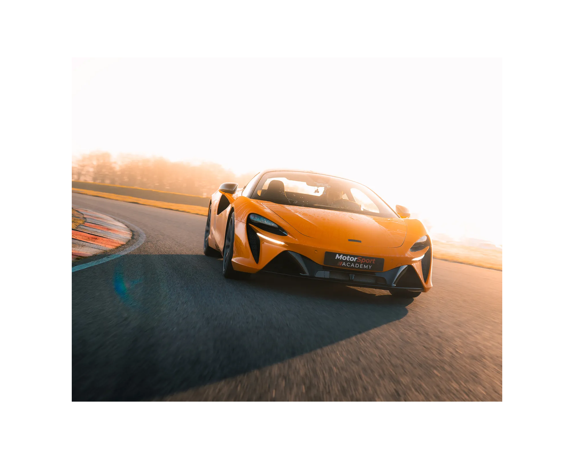 McLaren Artura sur circuit