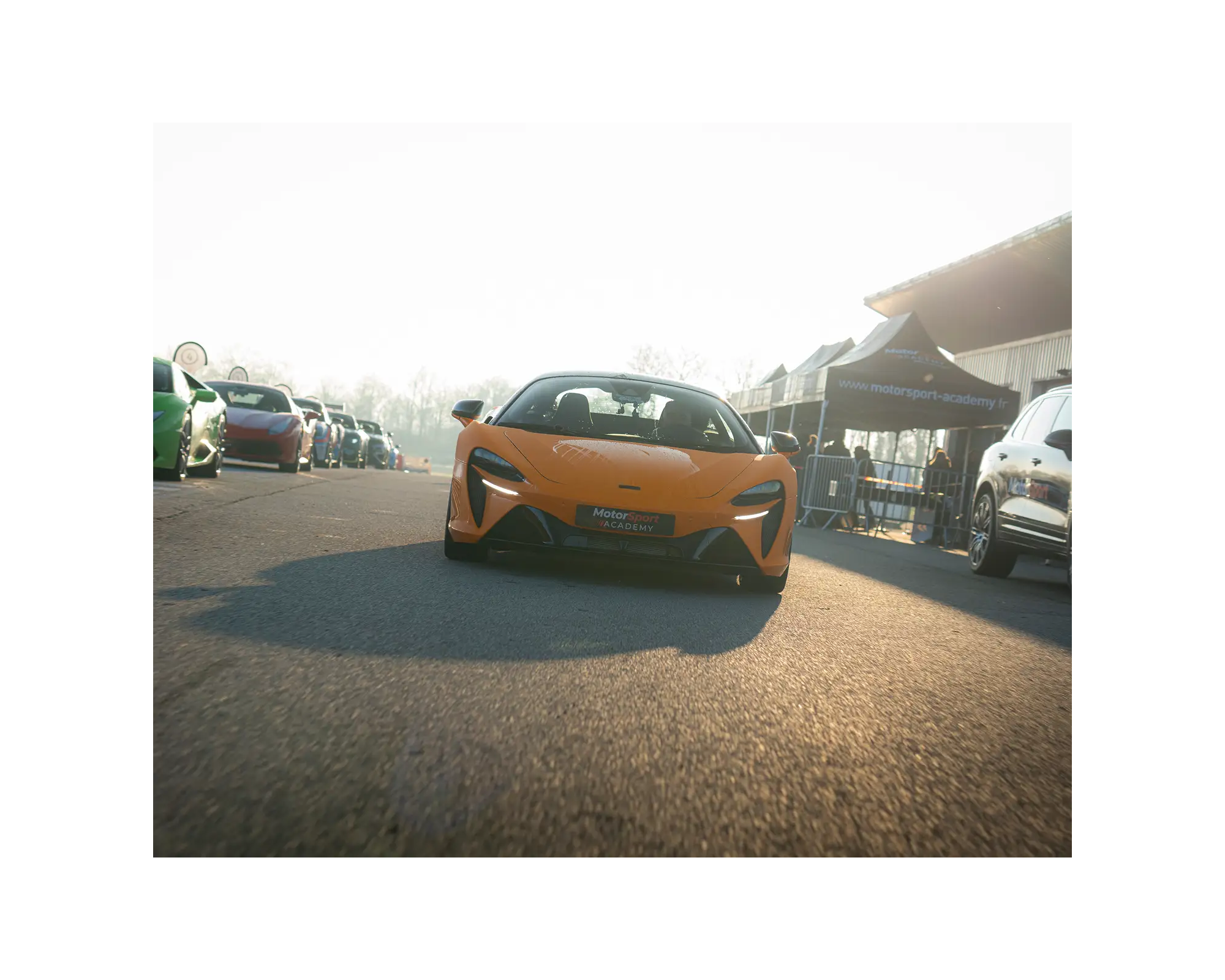 McLaren Artura sur le circuit de Fontenay-le-Comte