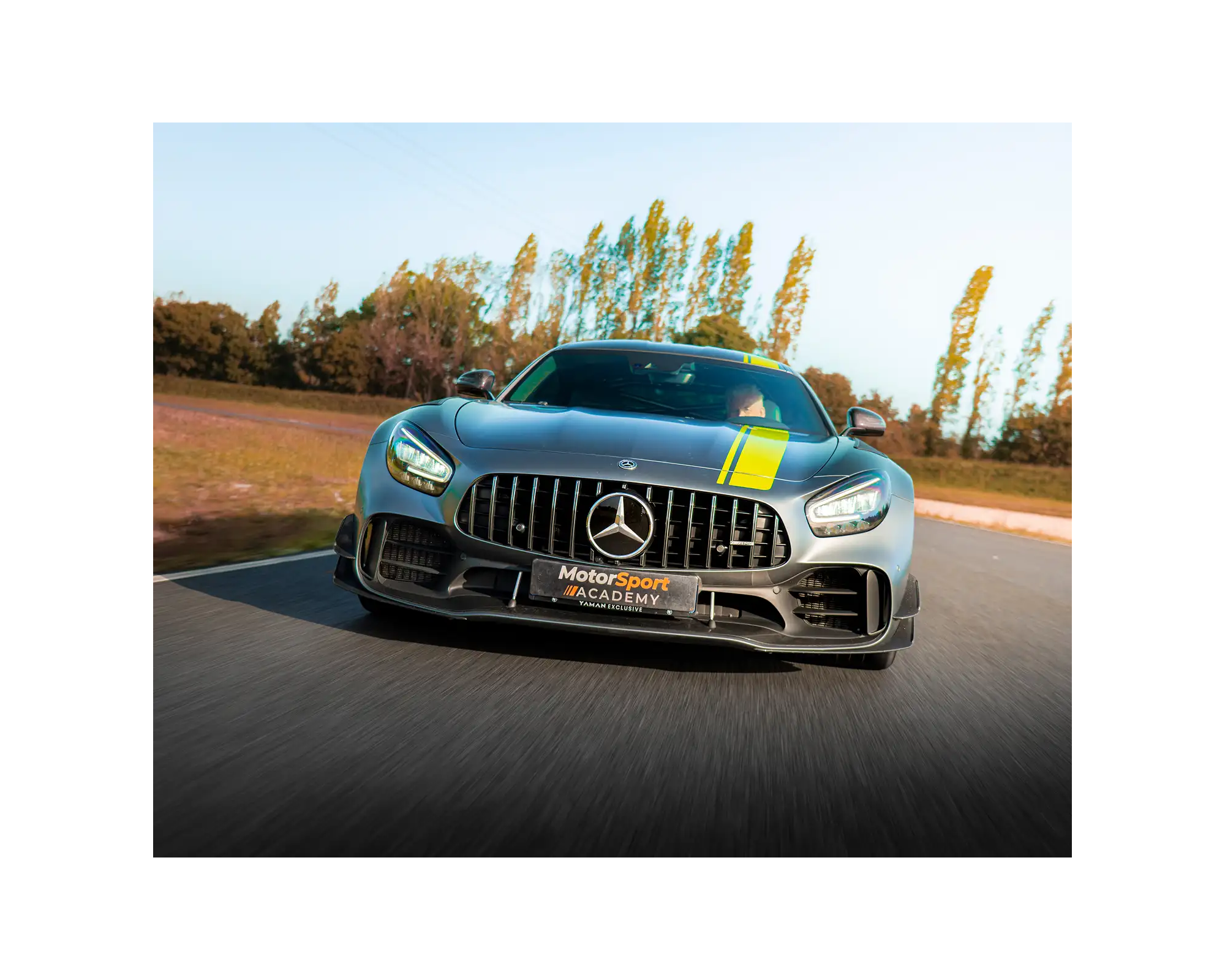 Mercedes AMG GT R PRO sur le circuit de Fontenay-le-Comte