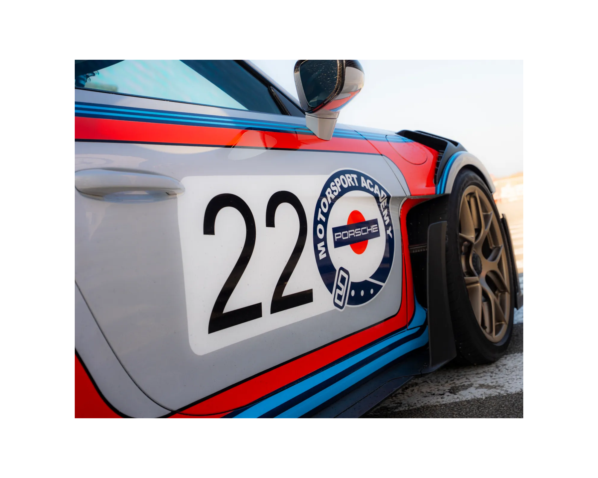 Vue portière de la Porsche 992 GT3 RS