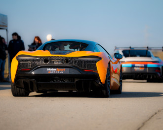 McLaren Artura sur le circuit de la Châtre