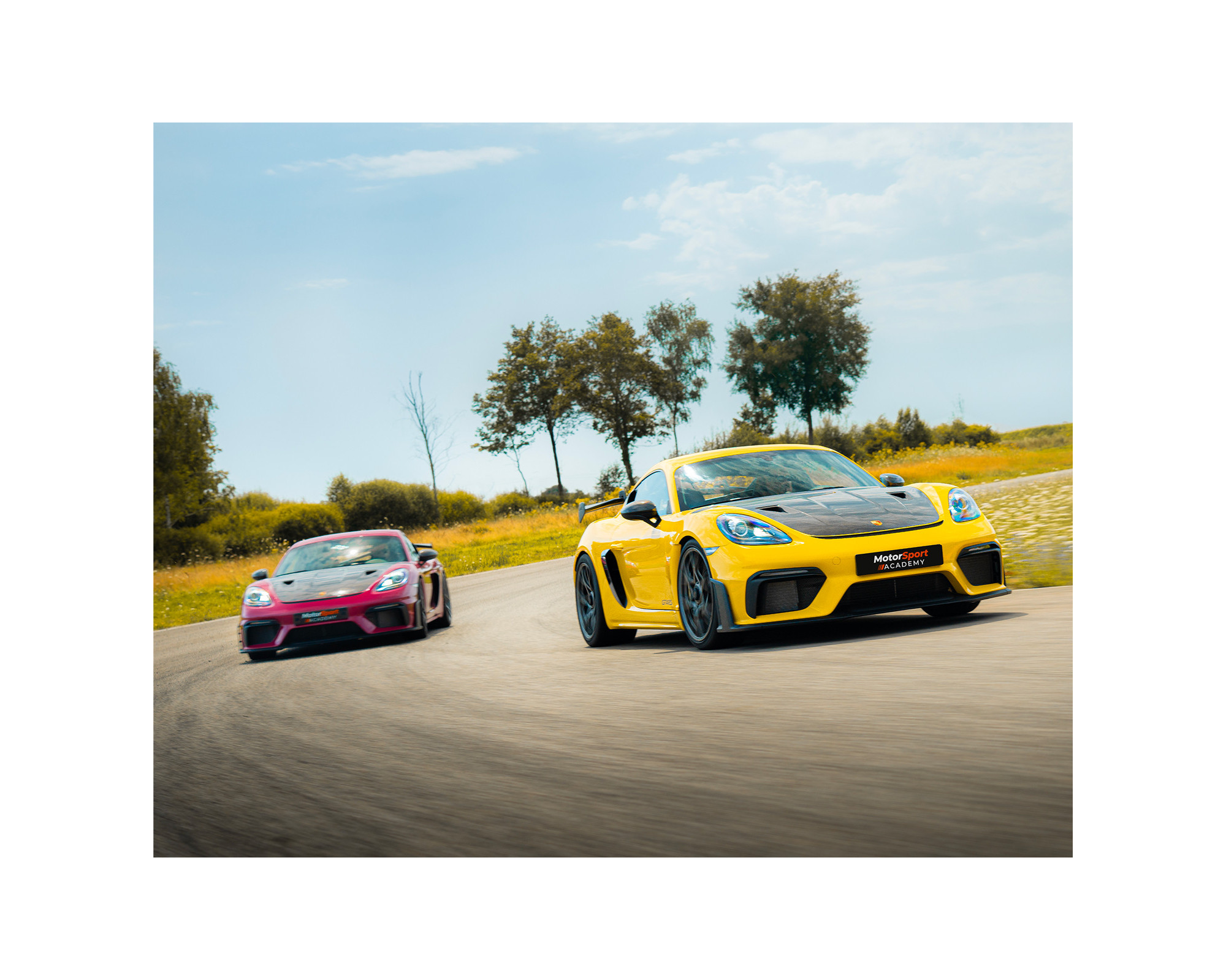 Porsche 718 Cayman GT4 RS sur le circuit de la Châtre