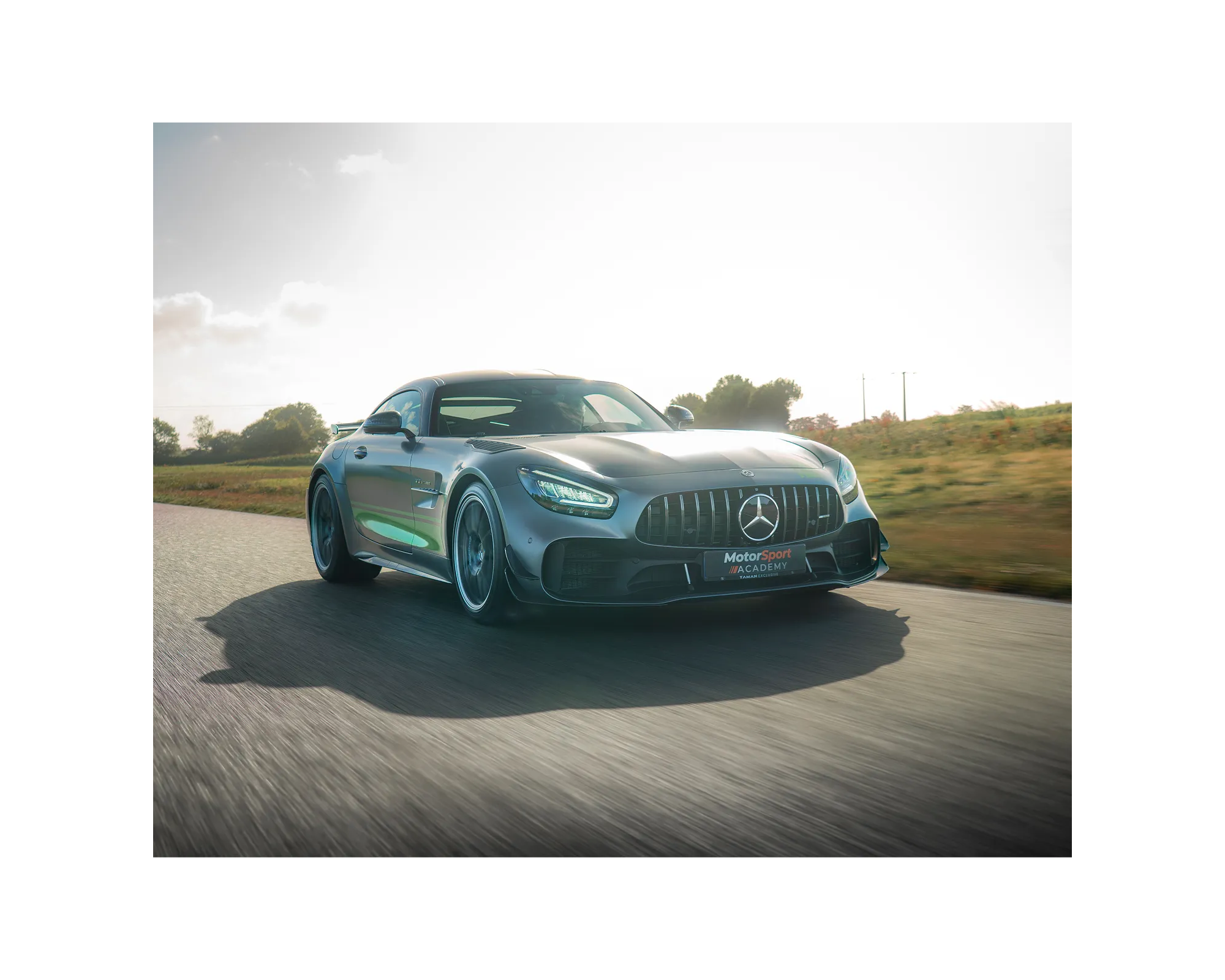 Mercedes AMG GT R Pro sur circuit