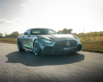 Mercedes AMG GT R Pro sur circuit