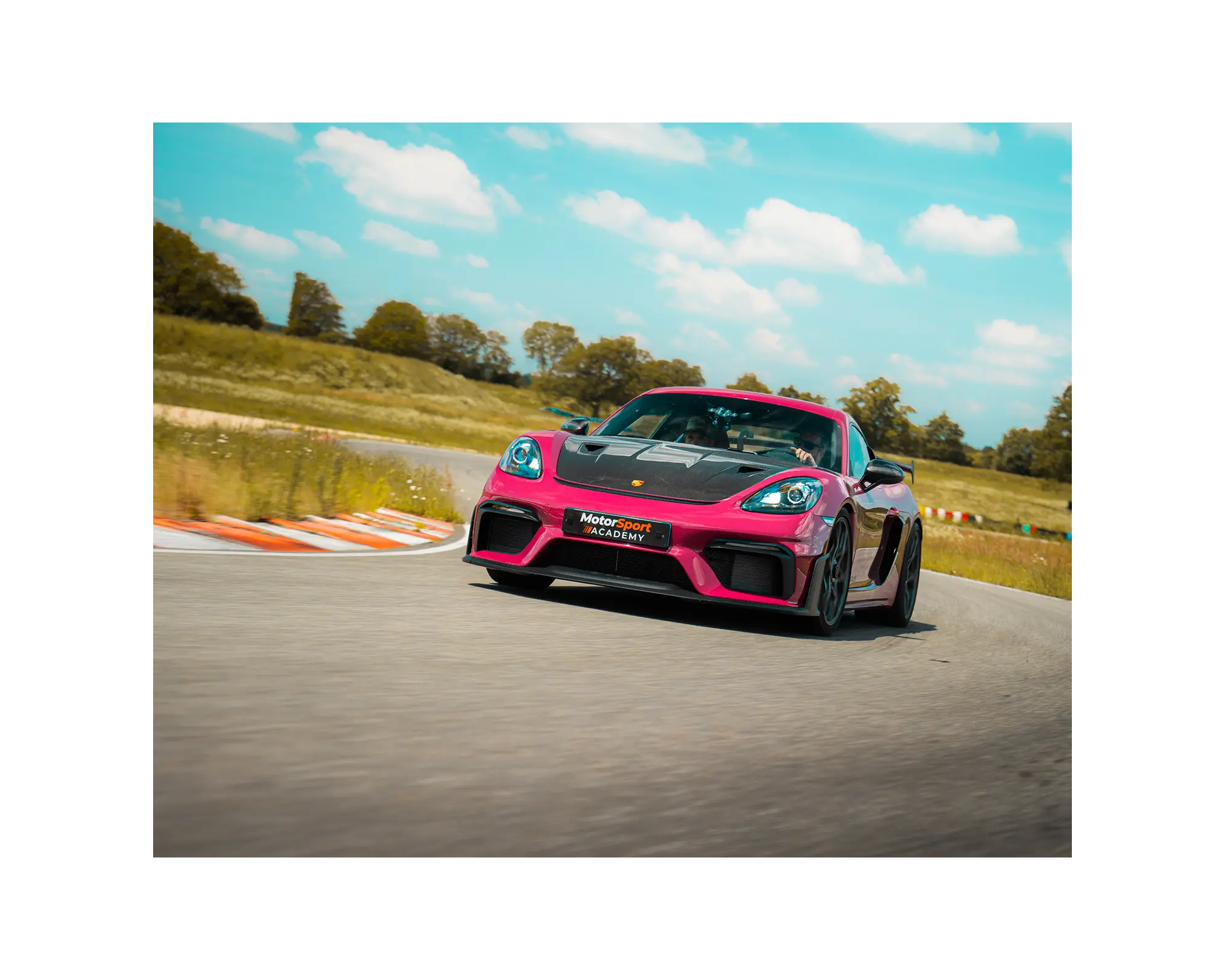 Porsche GT4 RS sur circuit