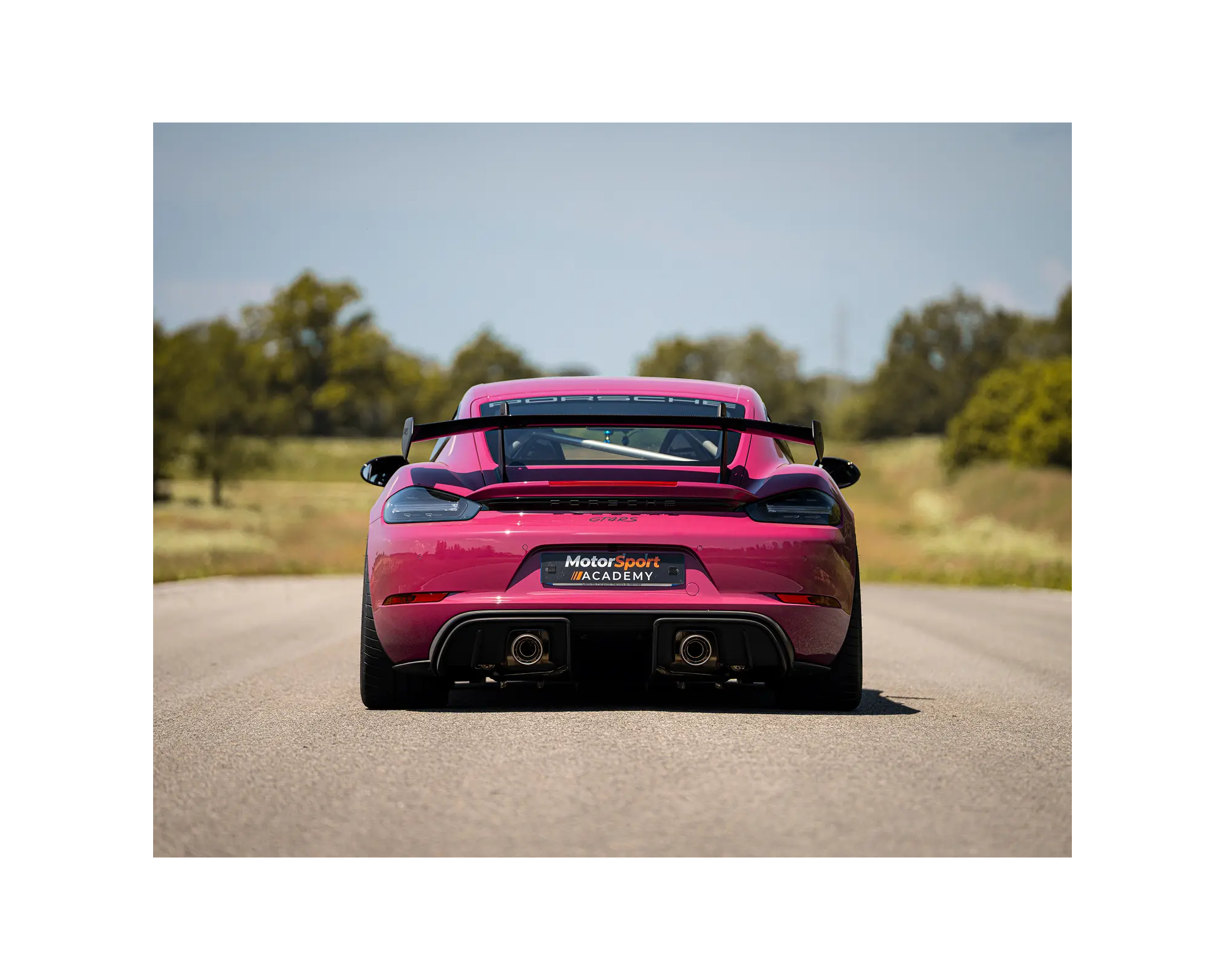 Porsche GT4 RS sur circuit