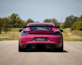 Porsche GT4 RS sur circuit