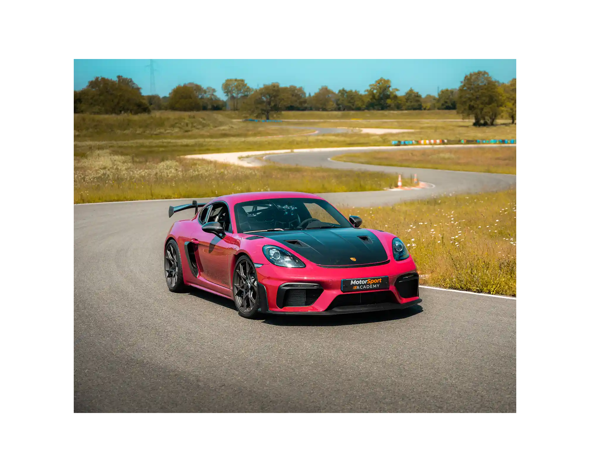 Porsche GT4 RS sur circuit