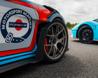 Porsche 992 GT3 RS et Lamborghini Huracán sur le circuit du Bugey