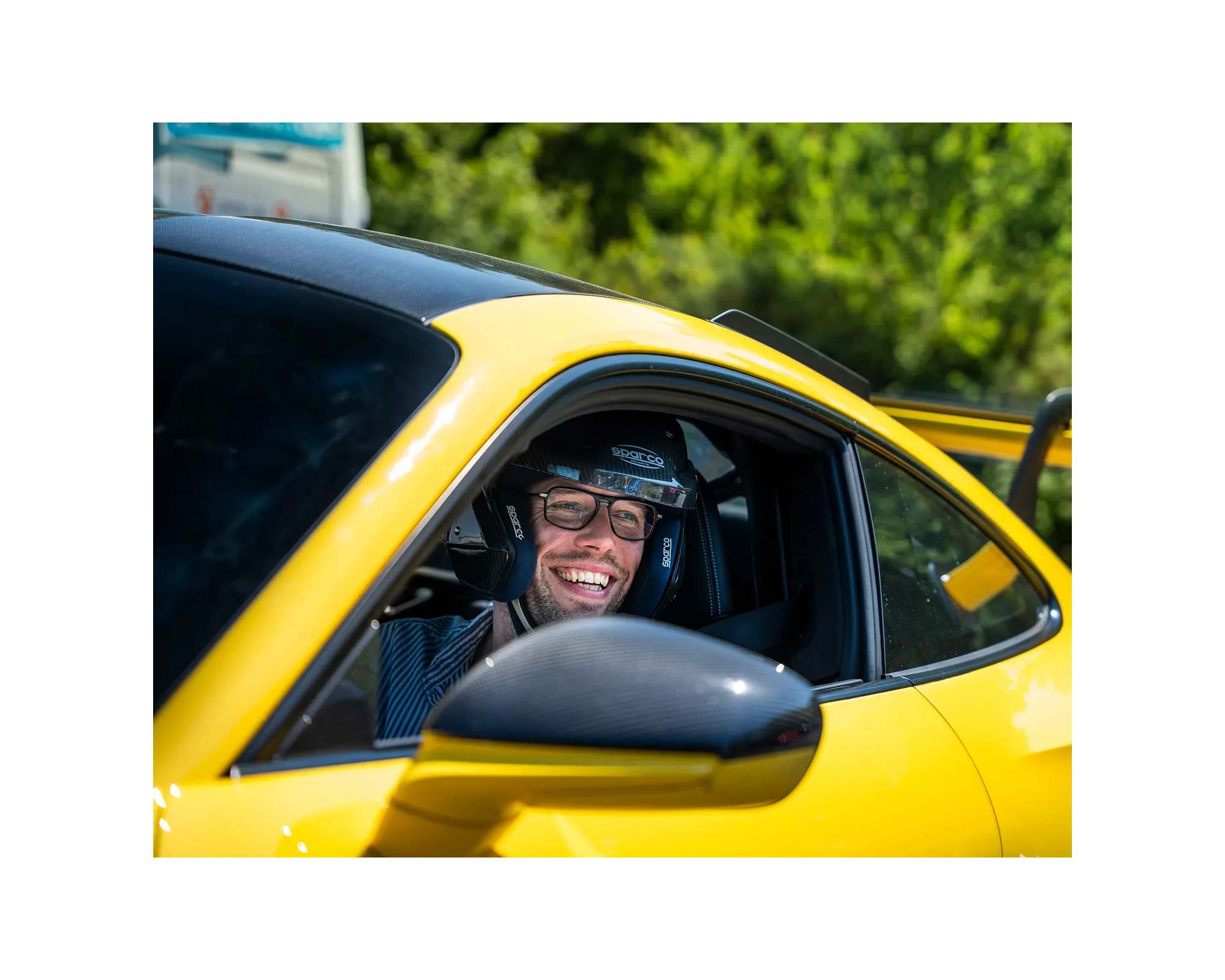 Stagiaire heureux au volant d'une Porsche 992 GT3RS