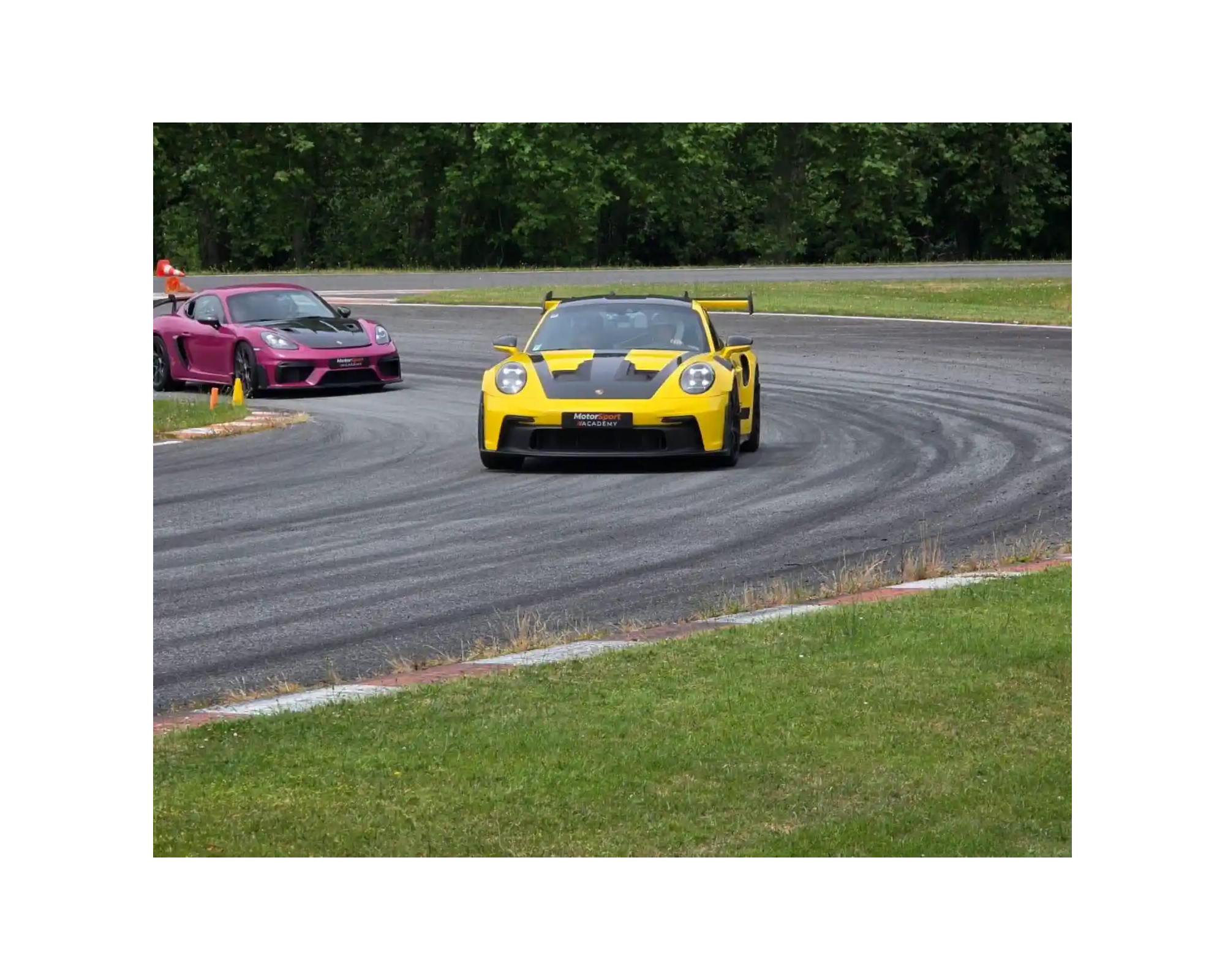 Porsche 992 GT3 RS sur le circuit de Mornay (23)