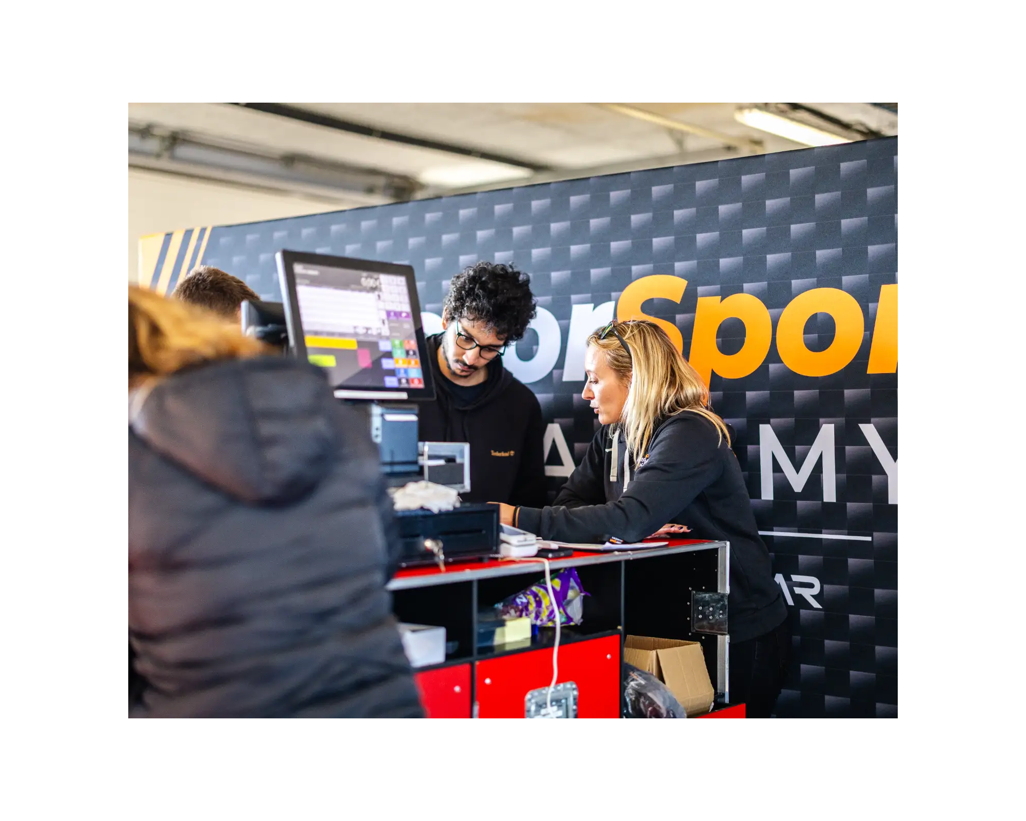 Accueil Motorsport Academy sur le circuit de Pouilly-en-Auxois