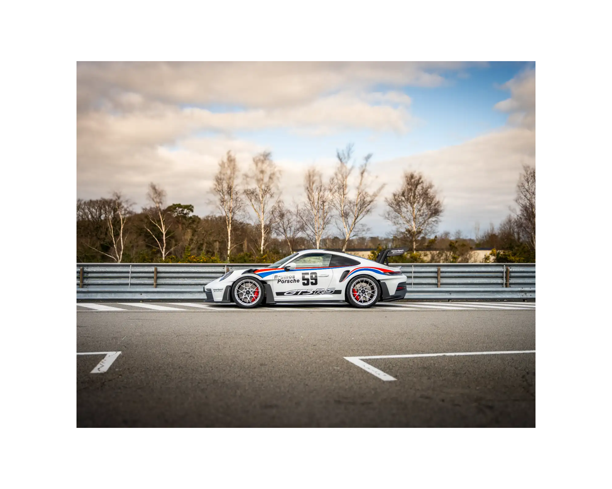 Porsche 992 GT3 RS sur circuit
