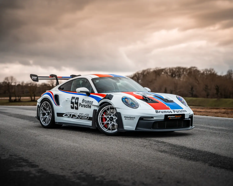 Porsche 992 GT3 RS sur circuit