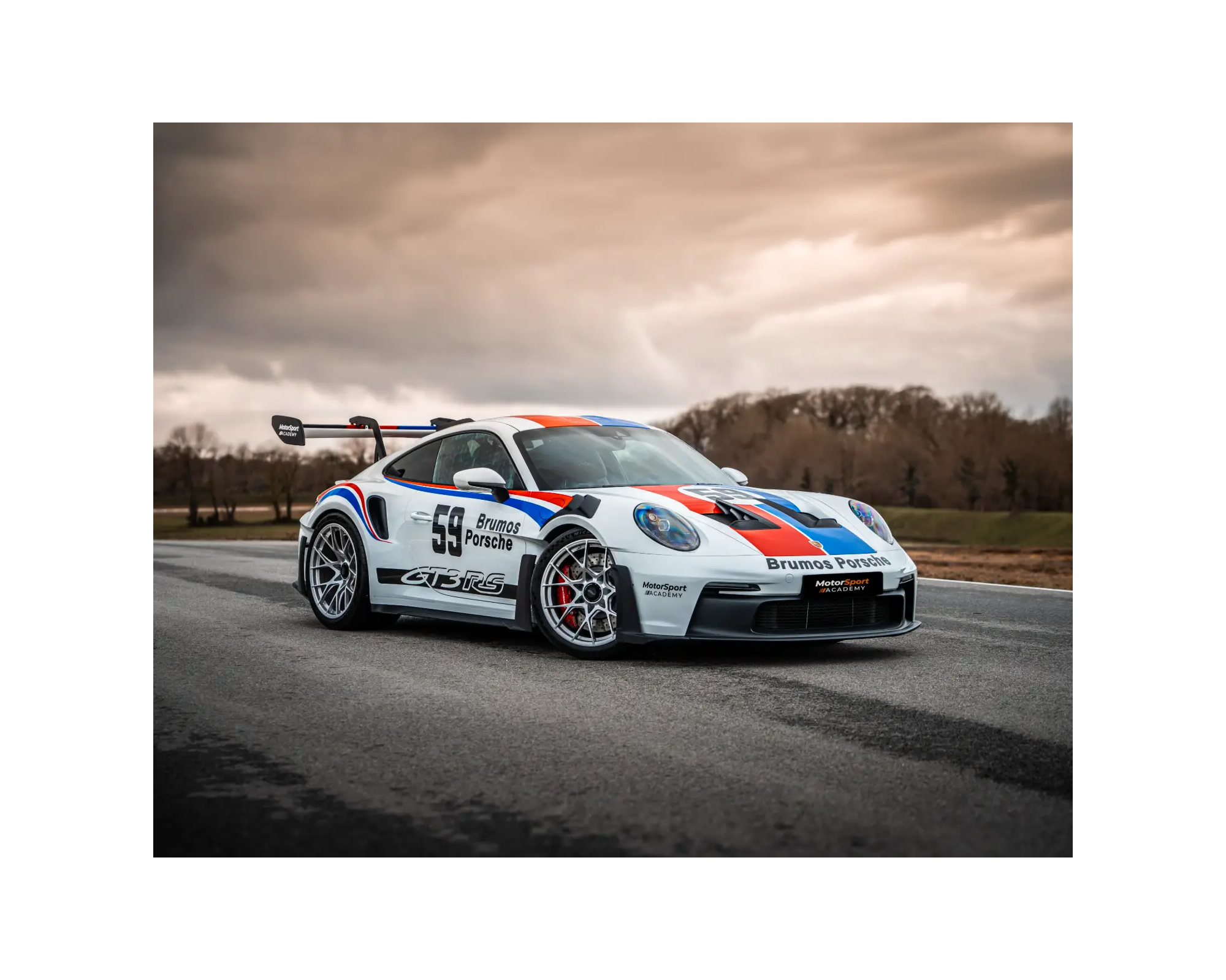 Porsche 992 GT3 RS sur circuit