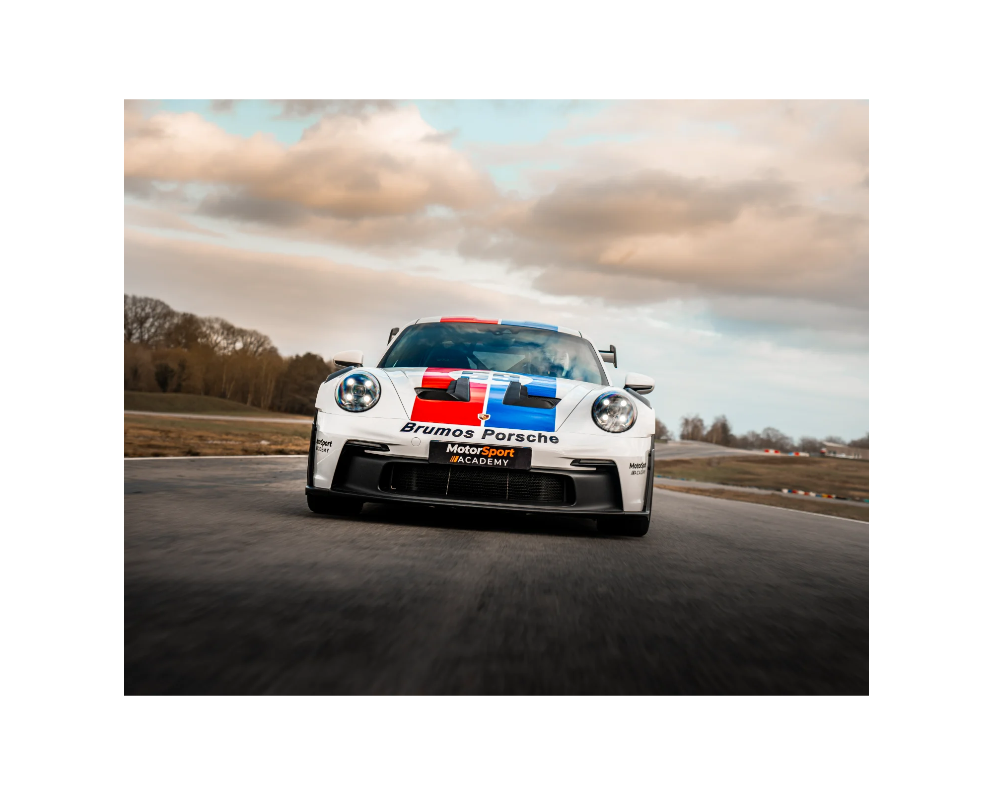 Porsche 992 GT3 RS sur circuit