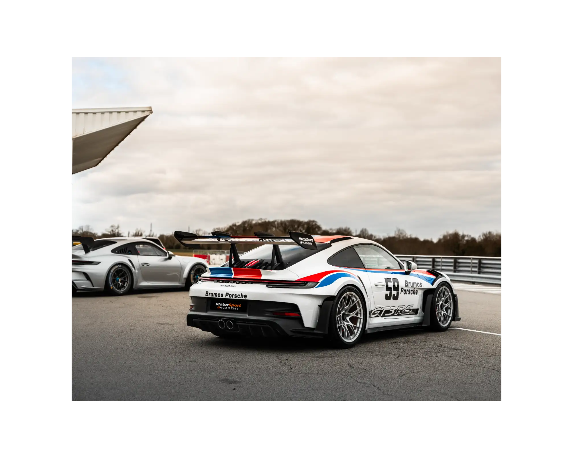 Porsche 992 GT3 RS sur circuit