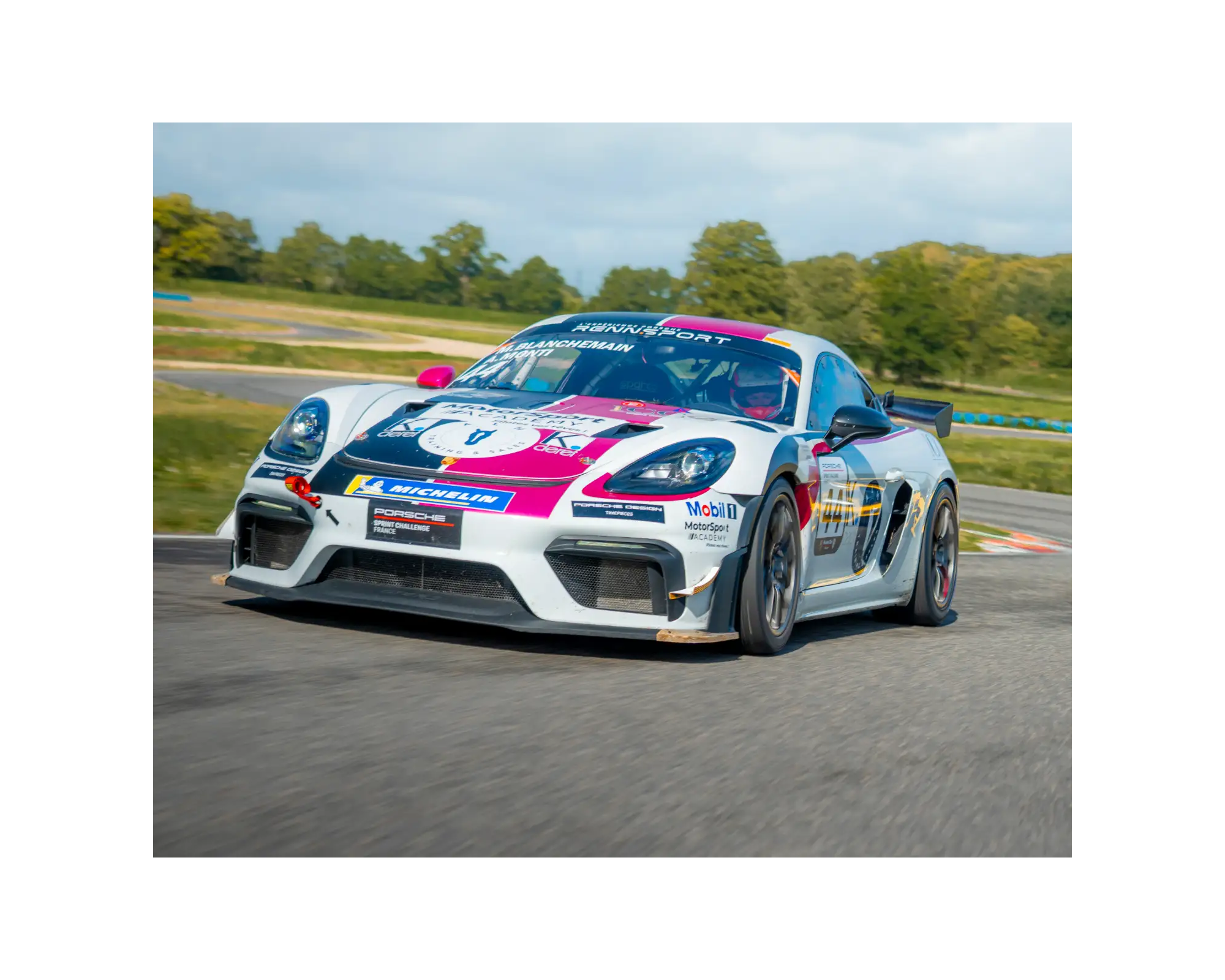 Porsche 718 Cayman GT4 RS CS en 3/4 avant