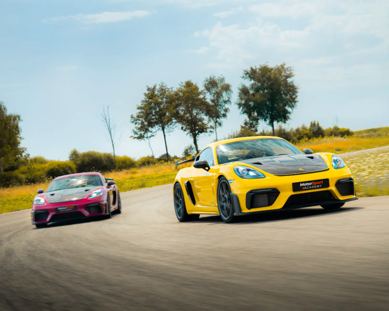Porsche 718 Cayman GT4 RS sur circuit