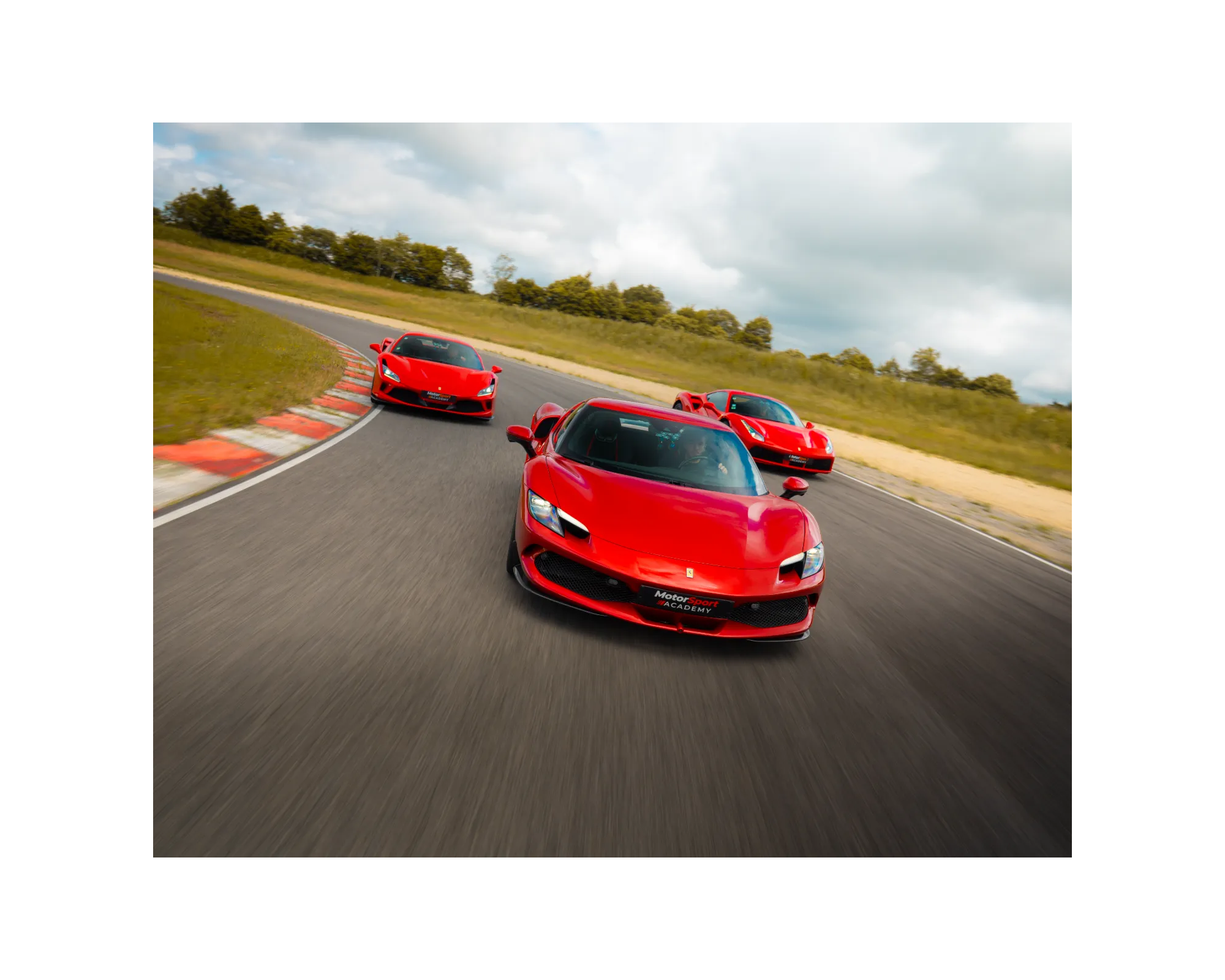 3 Ferrari sur circuit