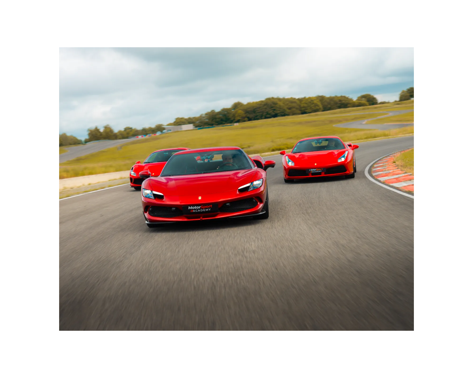 3 Ferrari sur circuit