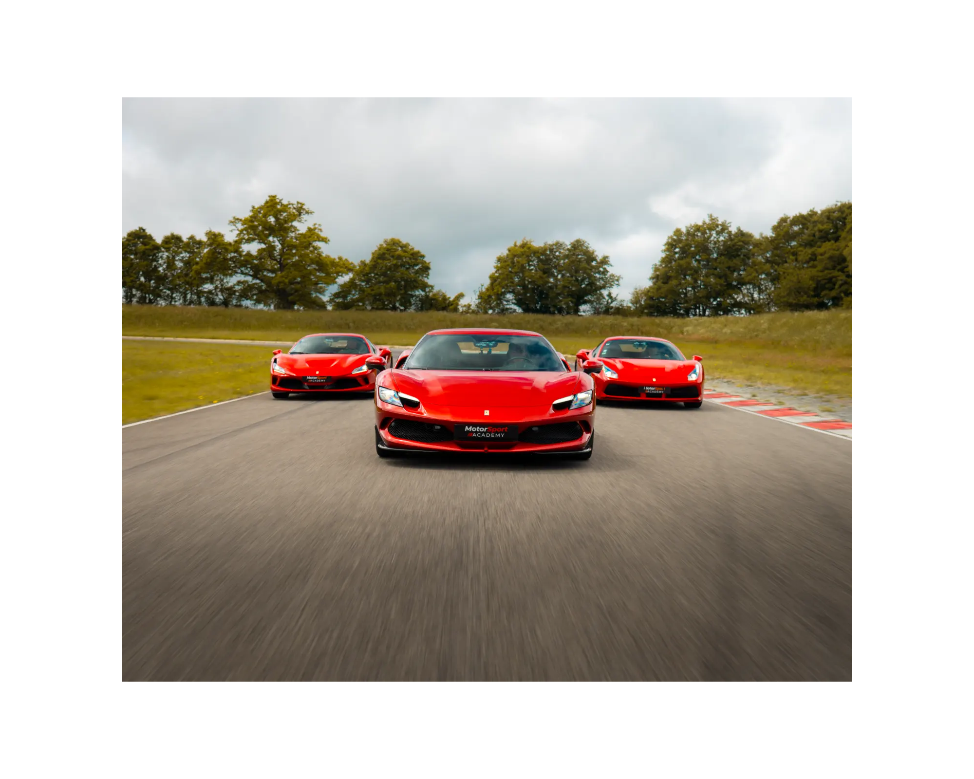 3 Ferrari sur circuit