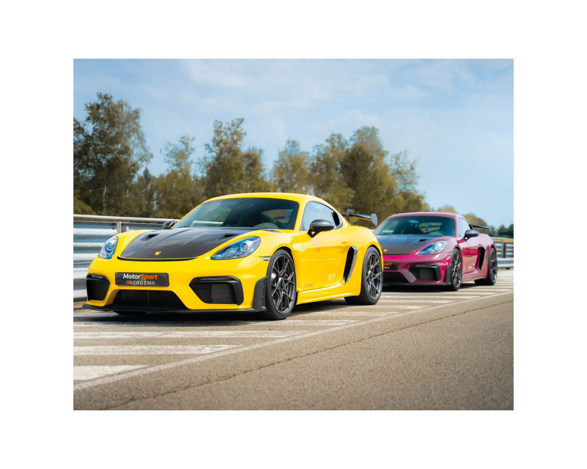 2 Porsche Cayman GT4 RS sur circuit