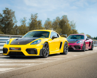 2 Porsche Cayman GT4 RS sur circuit
