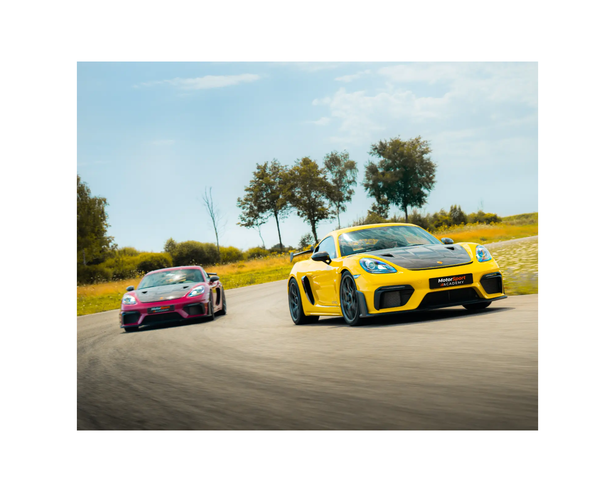 2 Porsche Cayman GT4 RS sur circuit